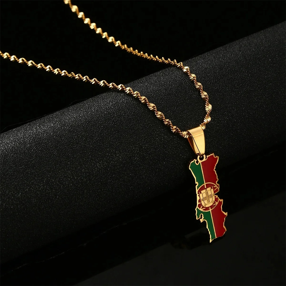 LEBANON COAT OF ARMS NECKLACE